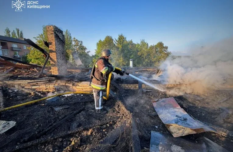 Украина нанесла удары по удалённым газовым объектам России после того, как атаки Москвы унесли жизни шести человек.