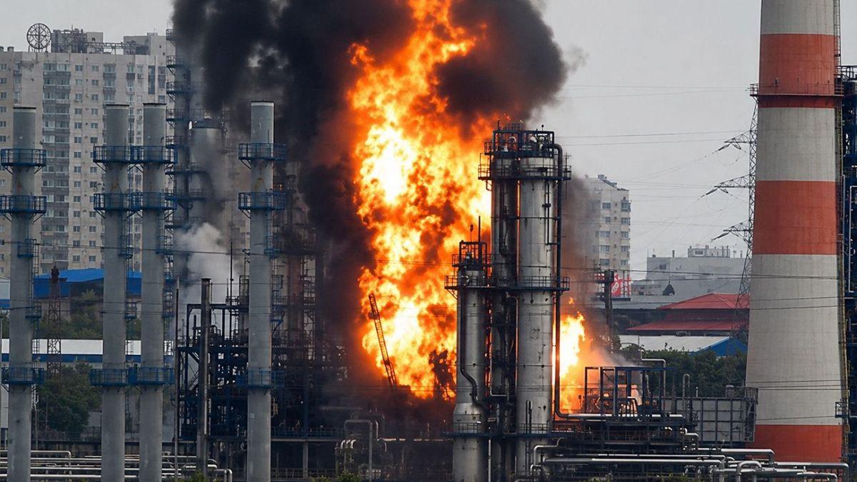 Illustrative photo: an oil refinery in Moscow caught fire following an attack